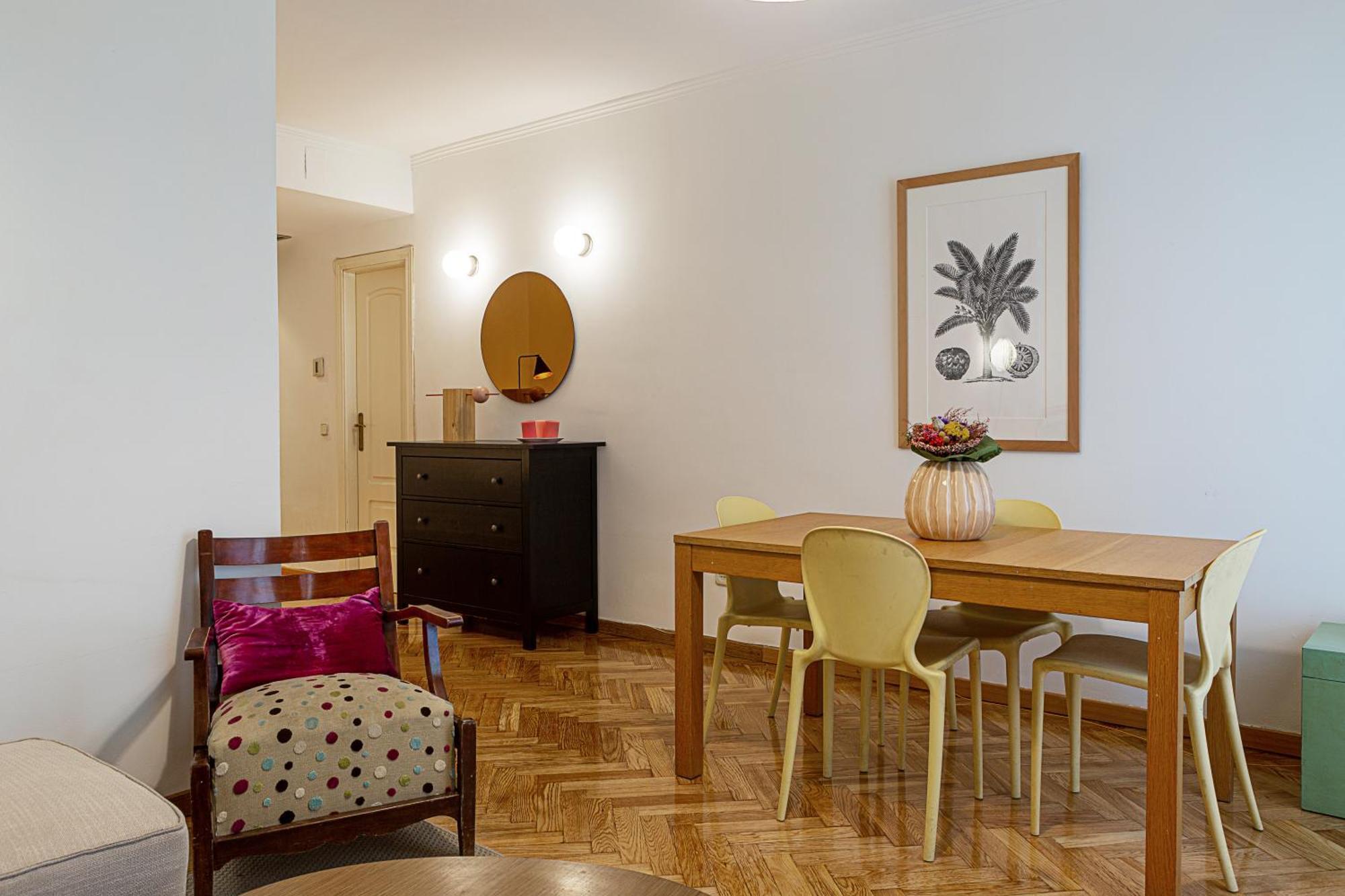 Cute 1 Bedroom Apartment With A Balcony Мадрид Екстериор снимка