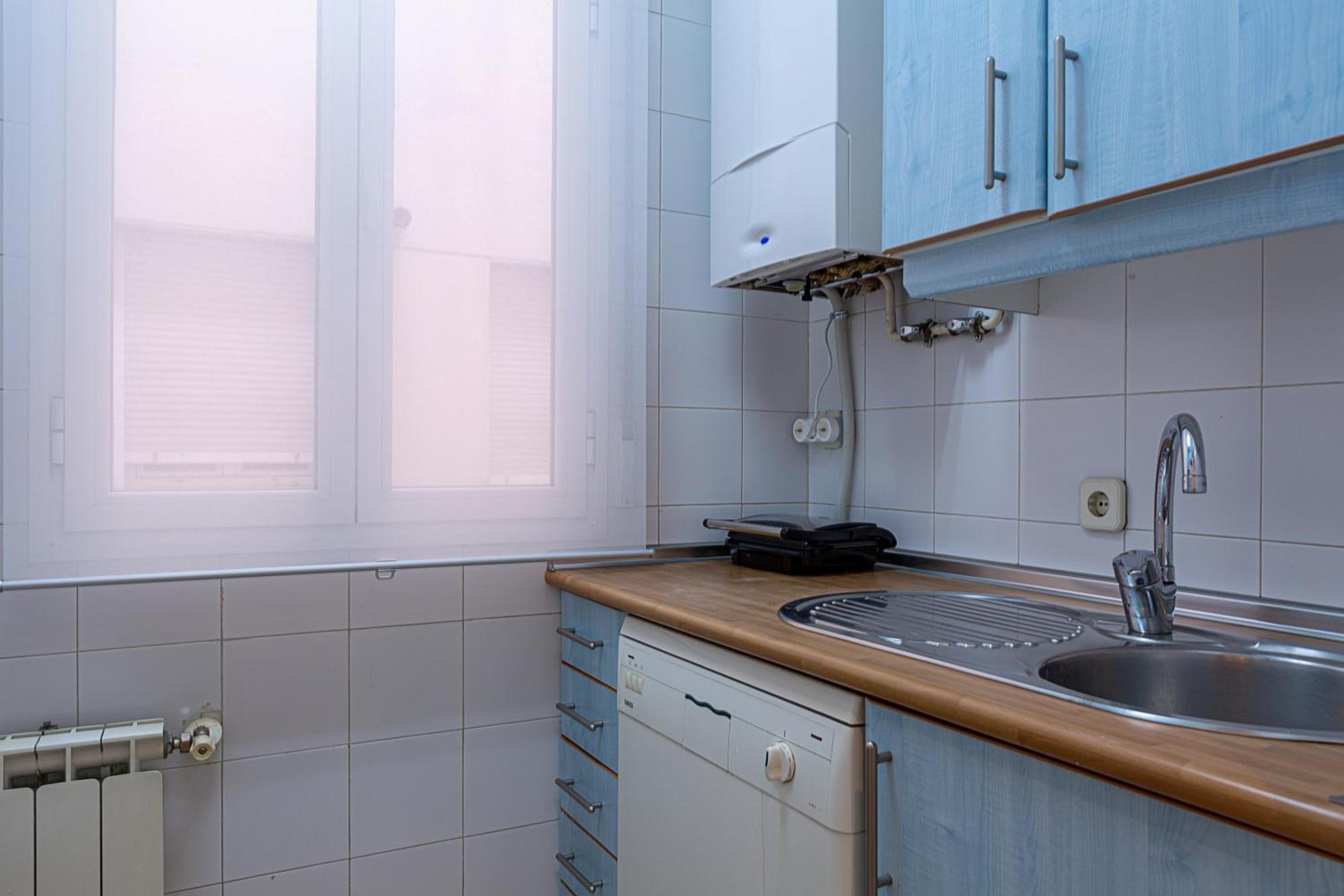 Cute 1 Bedroom Apartment With A Balcony Мадрид Екстериор снимка